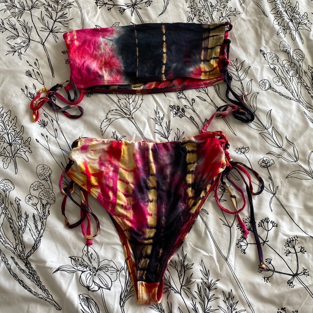 iHeartRaves Tie Dye Set